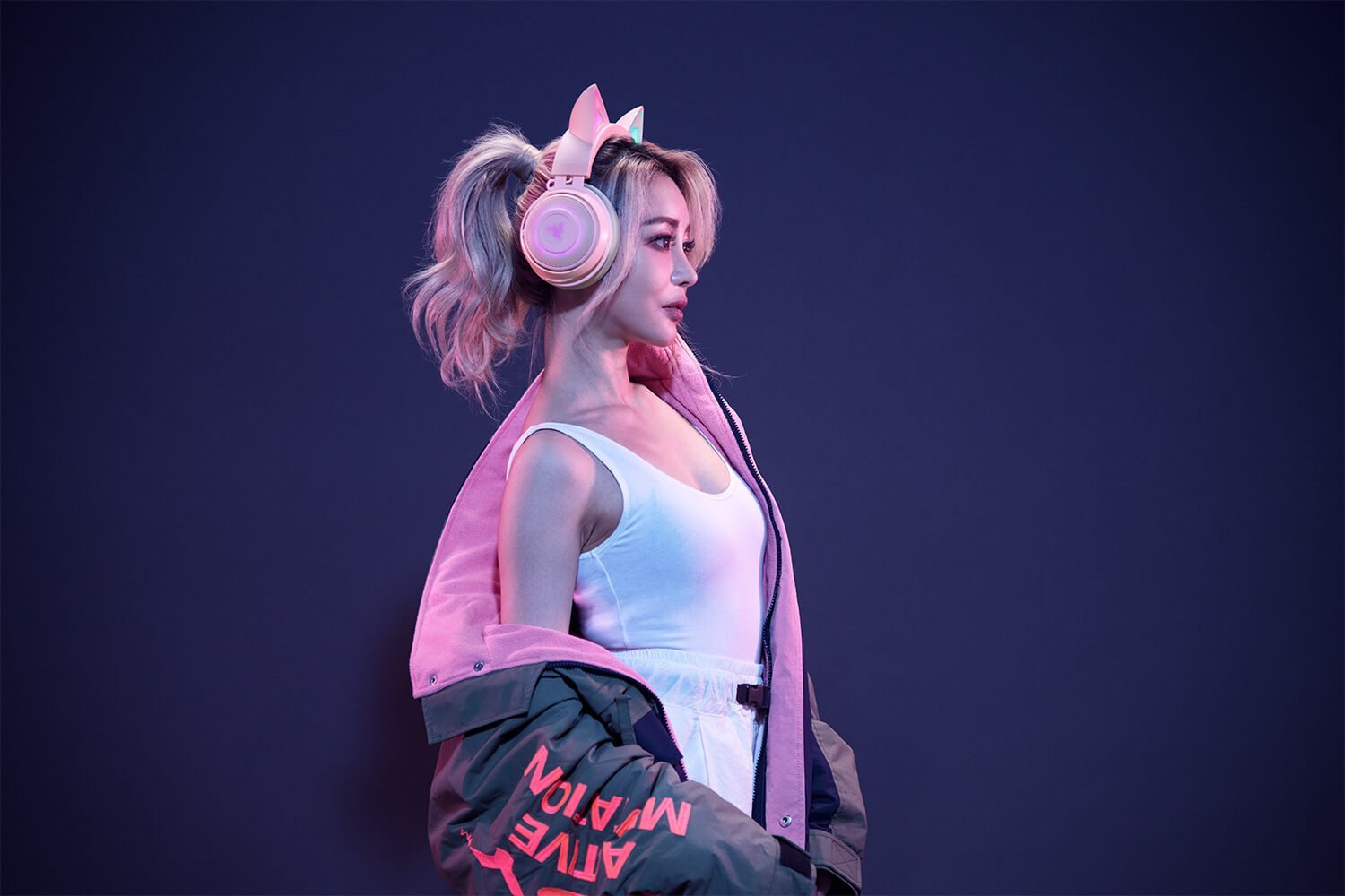 Razer Kraken Kitty Chroma USB Gaming Headset: Retractable Noise Cancelling Mic - Lightweight Aluminum  - Quartz Pink - RZ04-02980200-R3M1 - Image 3