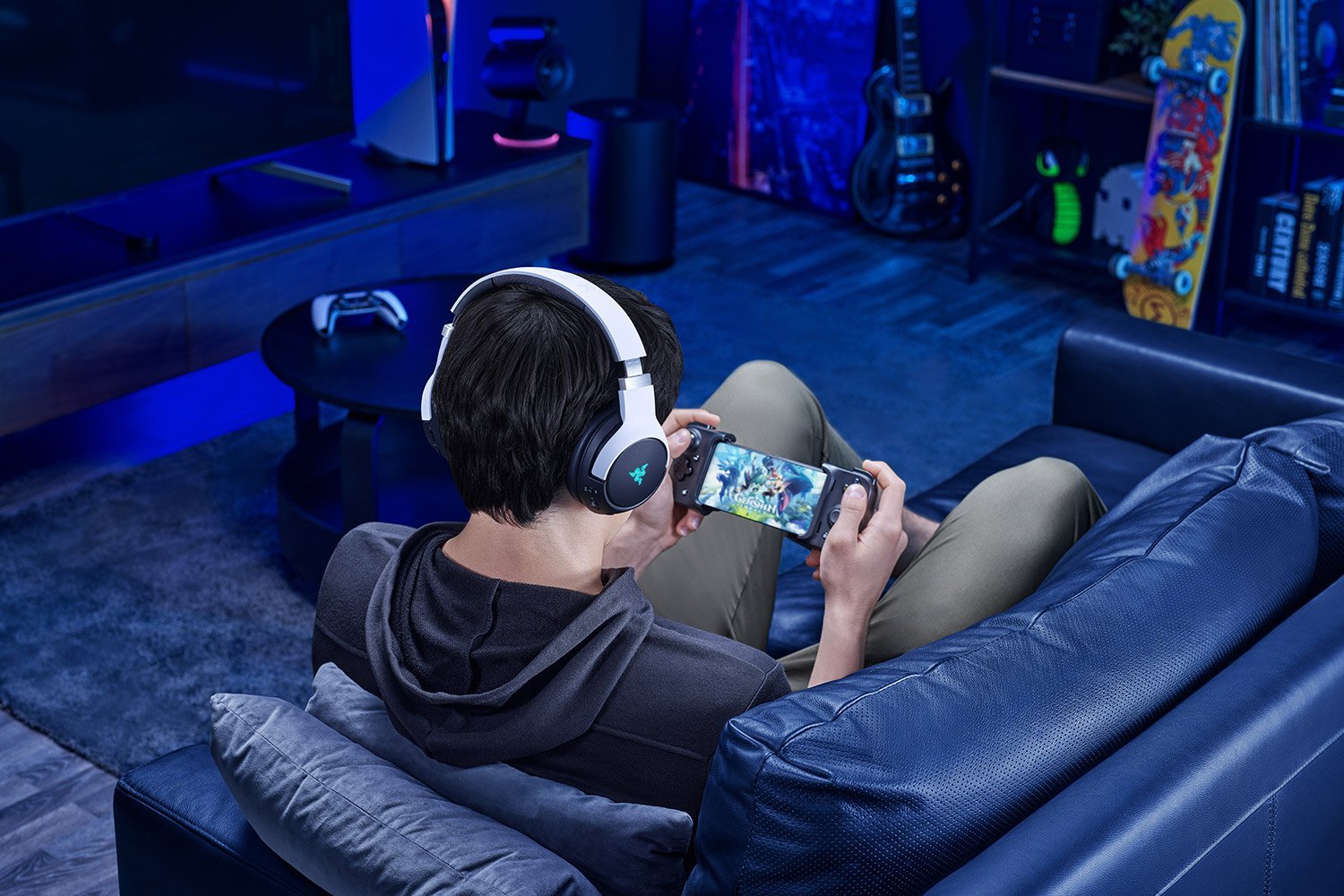 Razer Kaira Pro Dual Wireless Gaming Headset with Haptics for PS5/PS4, PC, Mobile - HyperSense Drivers, Detachable Mic, RGB Chroma - Image 3